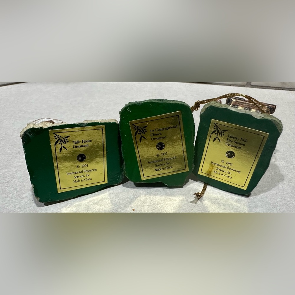 2 Liberty Falls Christmas Tree
Ornament Sets W/ 12 Individually
Hand Painted - Picture 5 of 16